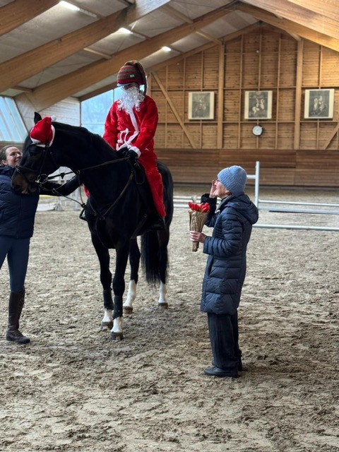 Julehyggefest 21 dec 2025 Christian og Unik V som julemand.